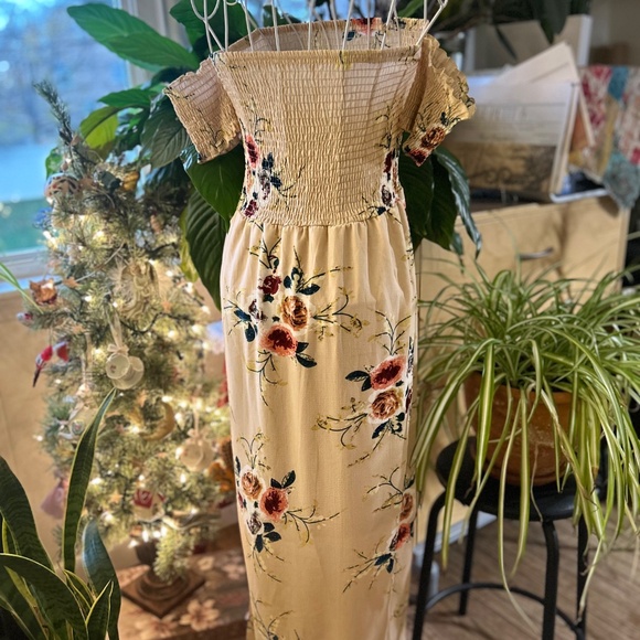 Beige Floral print maxi dress - Picture 2 of 3